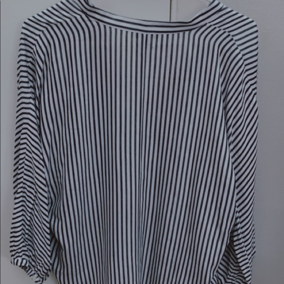 Button down blouse - Picture 3 of 3